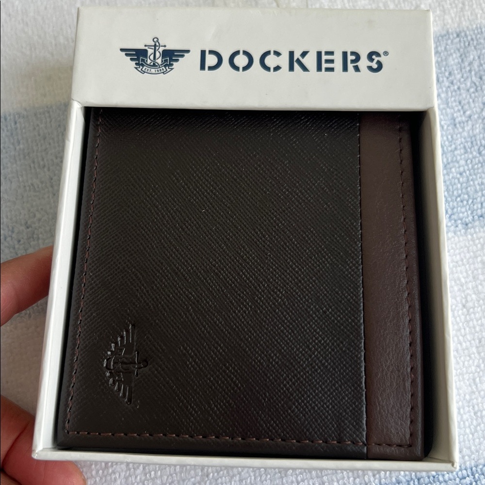 NWT Dockers‎ Men's Handcrafted Brown Bifold Wallet In Box